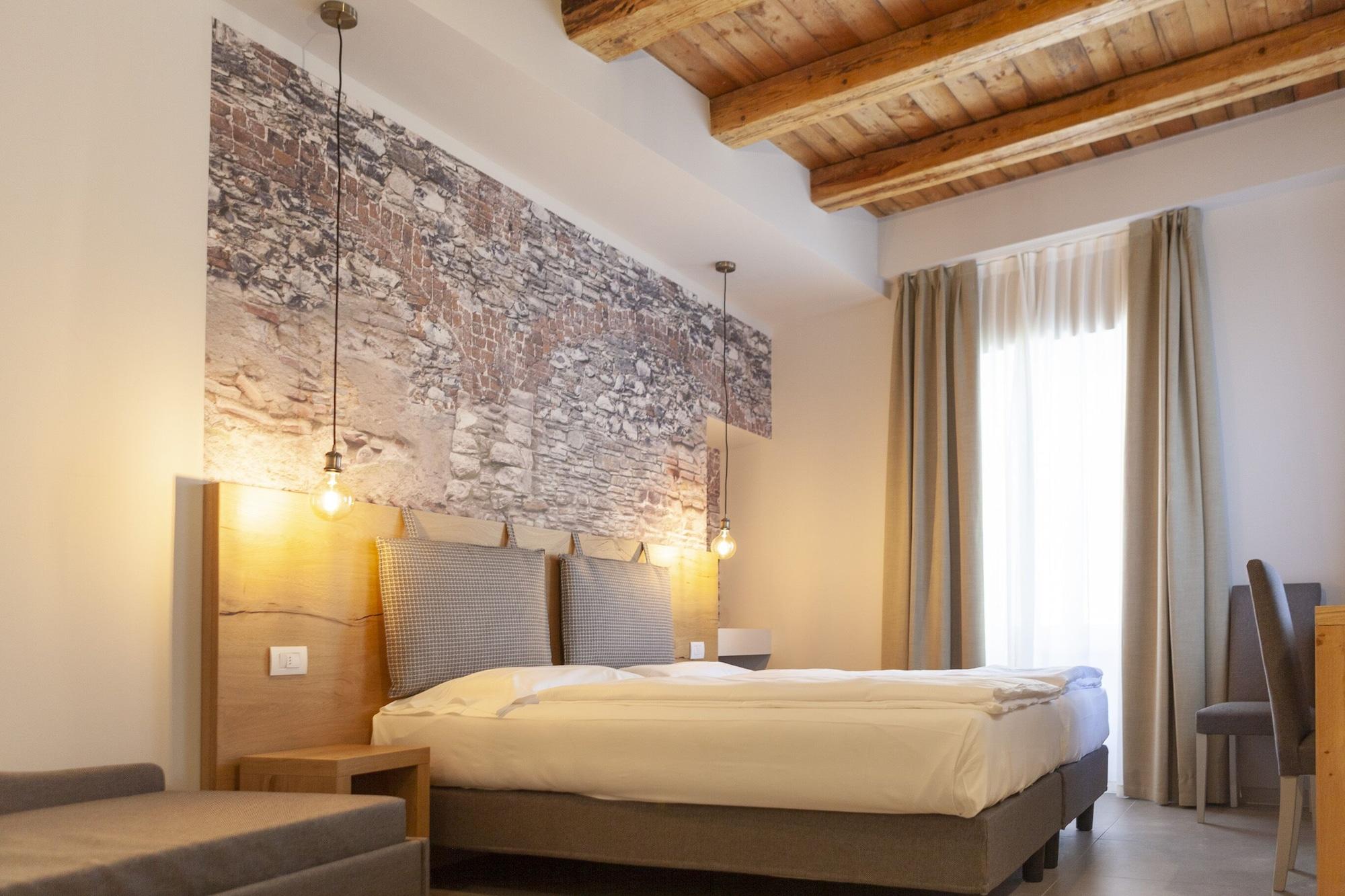 epOche Hotel Zanella 1889 Torbole Sul Garda Esterno foto