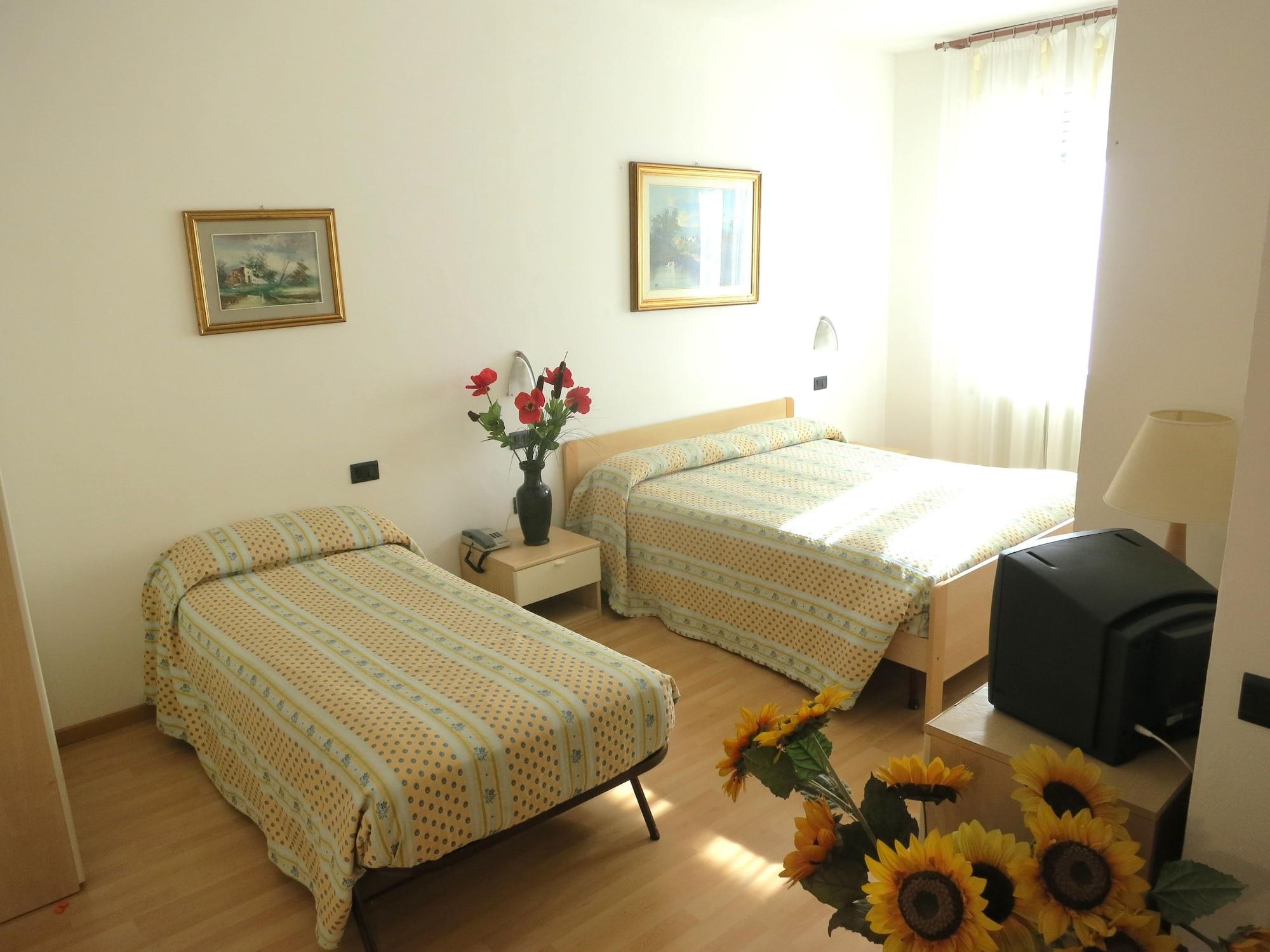 epOche Hotel Zanella 1889 Torbole Sul Garda Esterno foto