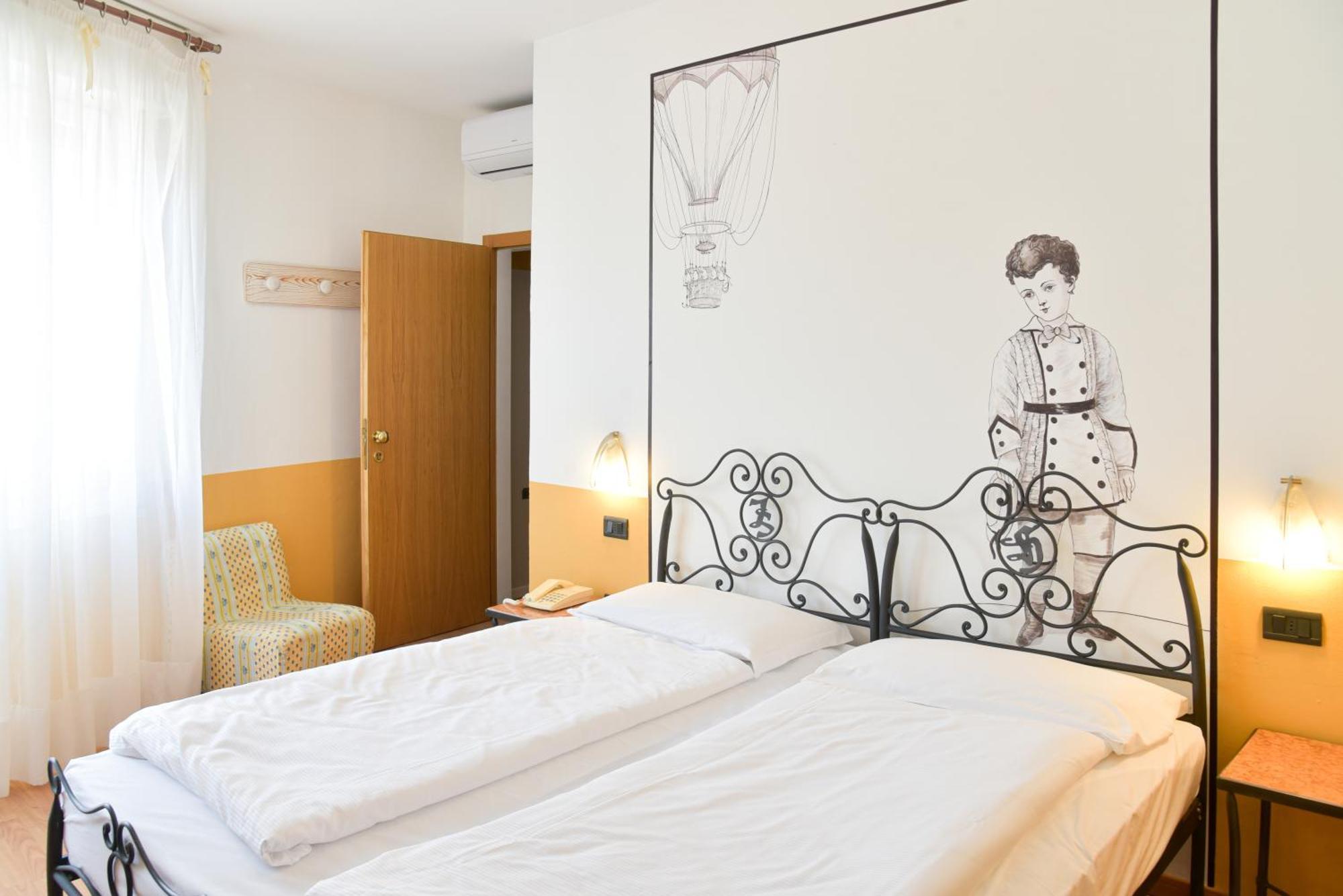epOche Hotel Zanella 1889 Torbole Sul Garda Esterno foto